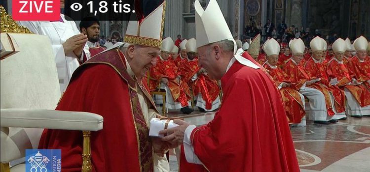 Arcibiskup Jan Graubner obdržel pallium