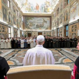 Papež k minoritům a trinitářům: vždy se stavte do služeb bližních